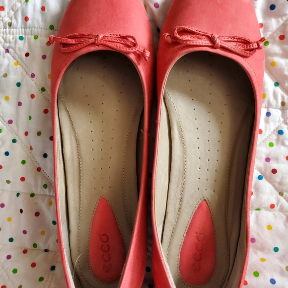 Ecco women's flat size 8- 8.5. - Picture 4 of 9